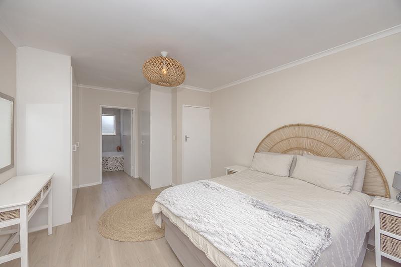 3 Bedroom Property for Sale in Bloubergrant Western Cape